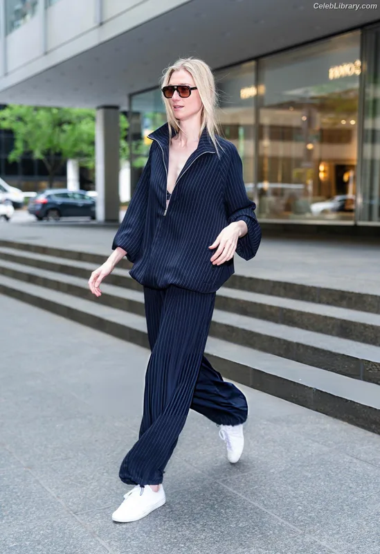 Elizabeth Debicki photo 20 of 335