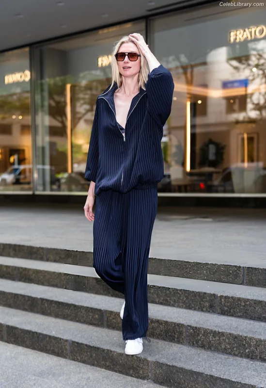 Elizabeth Debicki photo 2 of 335