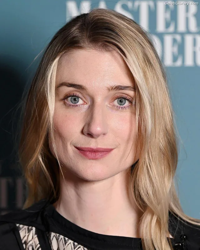Elizabeth Debicki photo 9 of 335