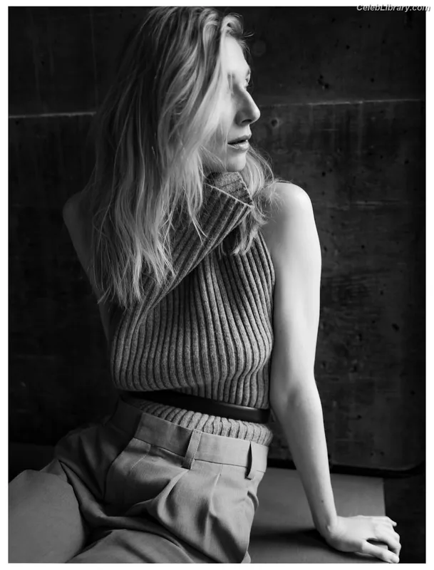 Elizabeth Debicki photo 5 of 335