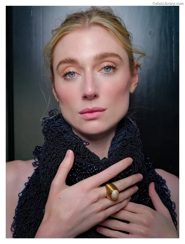 Elizabeth Debicki photo 8 of 335