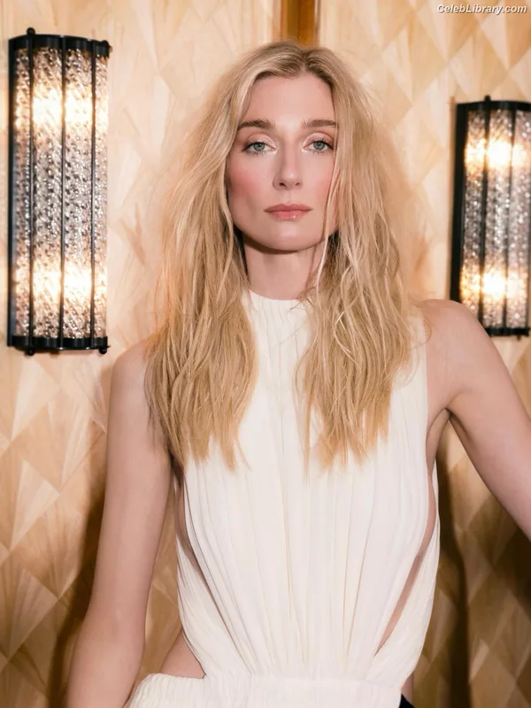 Elizabeth Debicki photo 12 of 335