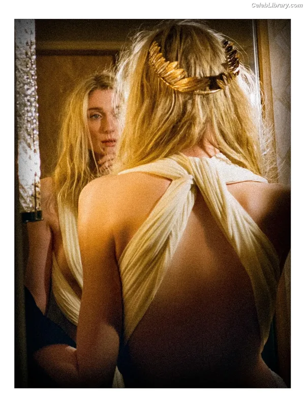 Elizabeth Debicki photo 13 of 335