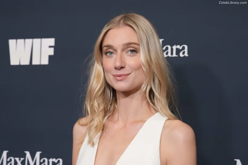 Elizabeth Debicki photo 22 of 335