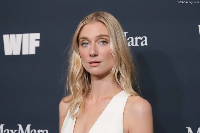Elizabeth Debicki photo 23 of 335