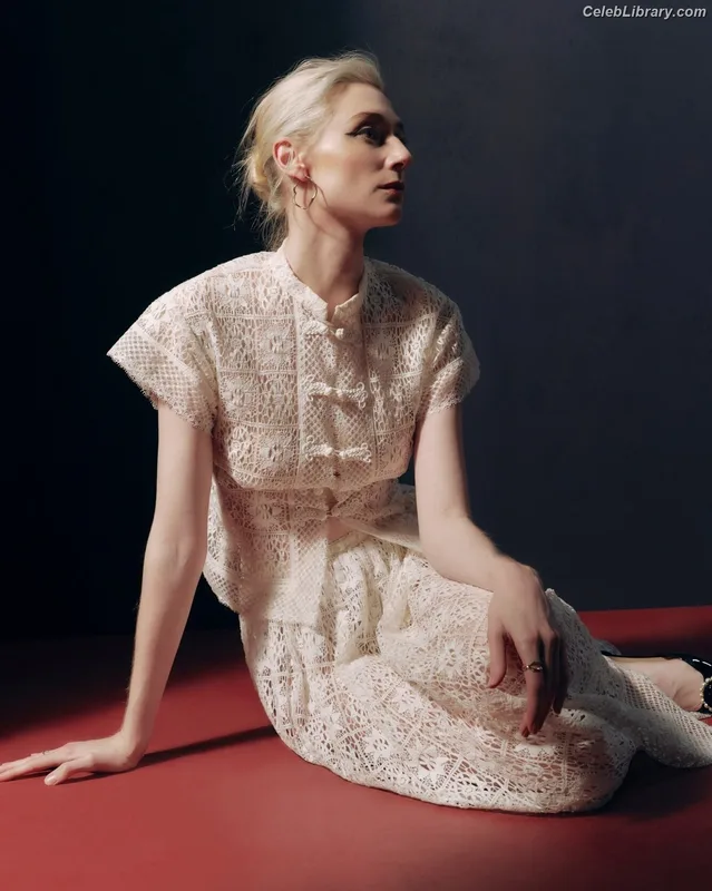 Elizabeth Debicki photo 20 of 335