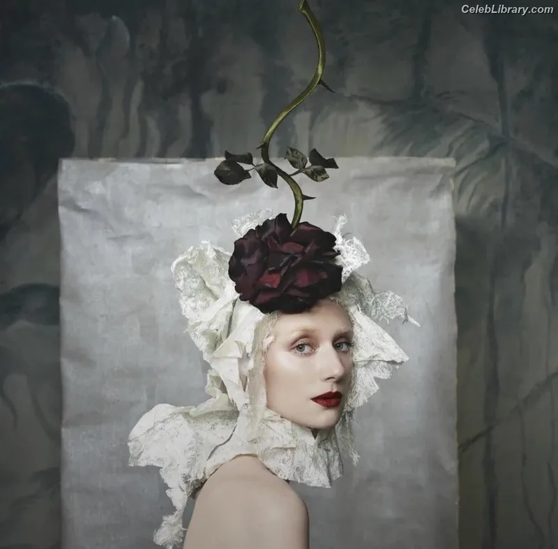 Elizabeth Debicki photo 6 of 335