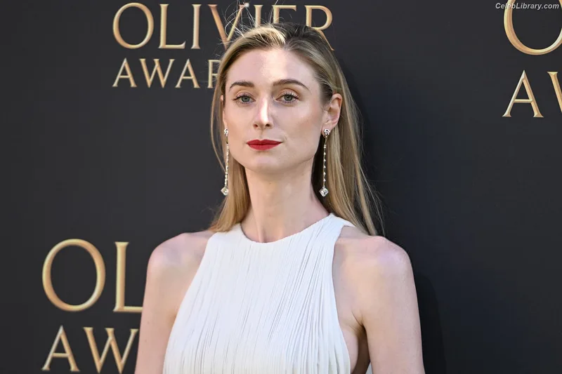 Elizabeth Debicki photo 22 of 335