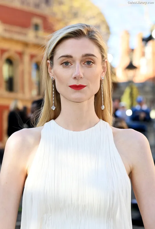 Elizabeth Debicki photo 23 of 335
