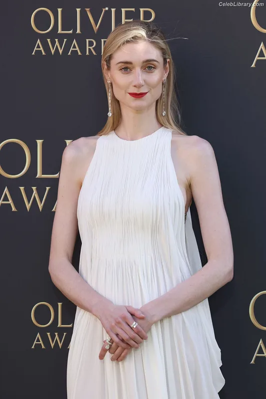 Elizabeth Debicki photo 1 of 335