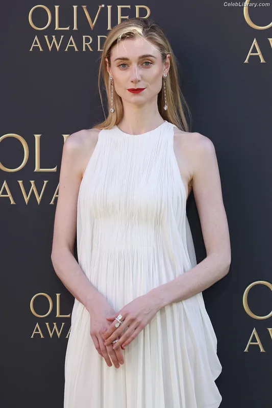 Elizabeth Debicki photo 3 of 335