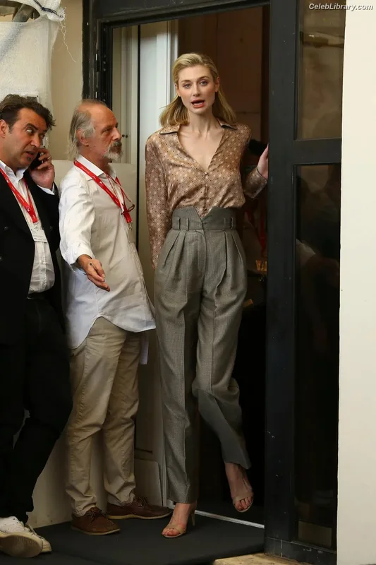 Elizabeth Debicki photo 11 of 335