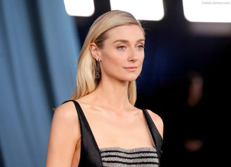 Elizabeth Debicki photo 17 of 335