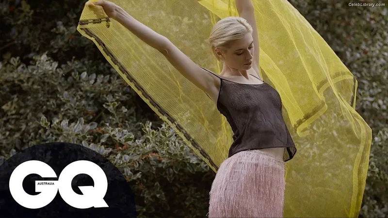 Elizabeth Debicki photo 22 of 335