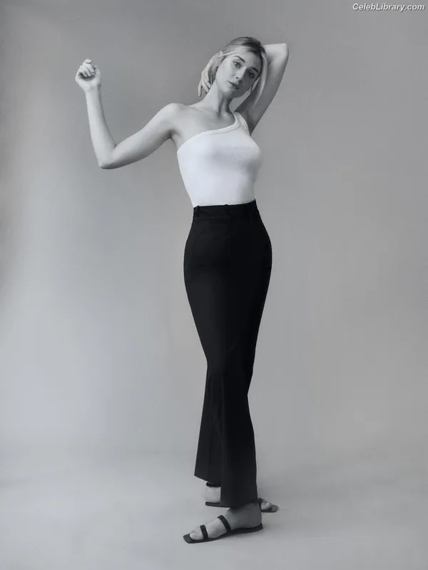 Elizabeth Debicki photo 7 of 335