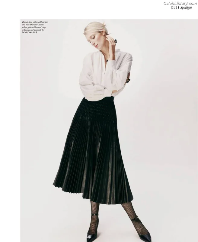 Elizabeth Debicki photo 18 of 335