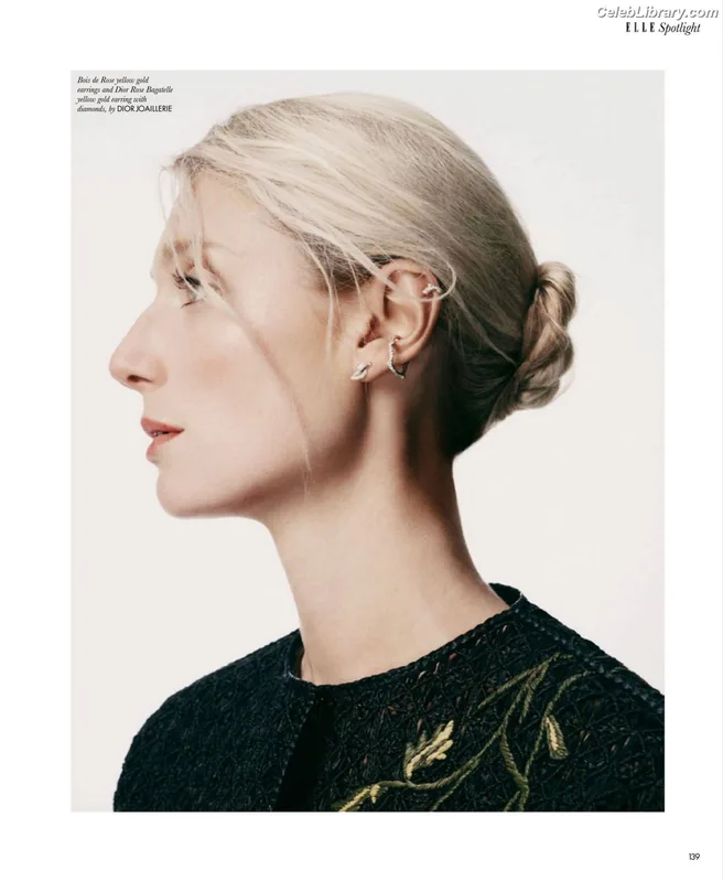 Elizabeth Debicki photo 20 of 335