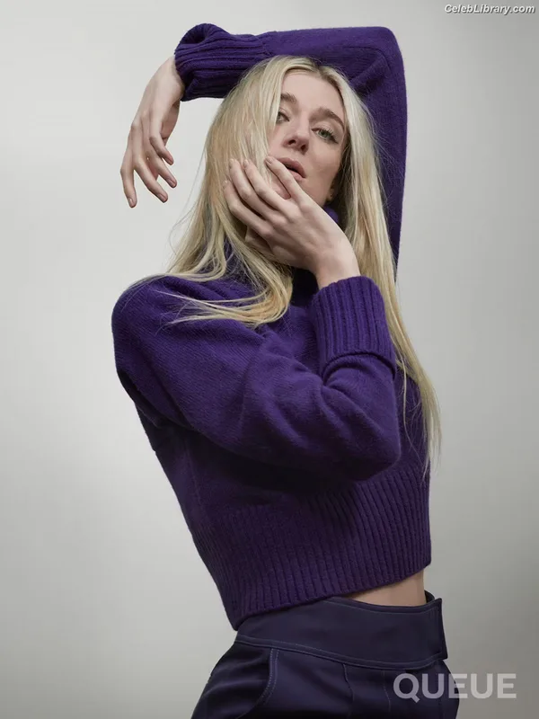Elizabeth Debicki photo 24 of 335