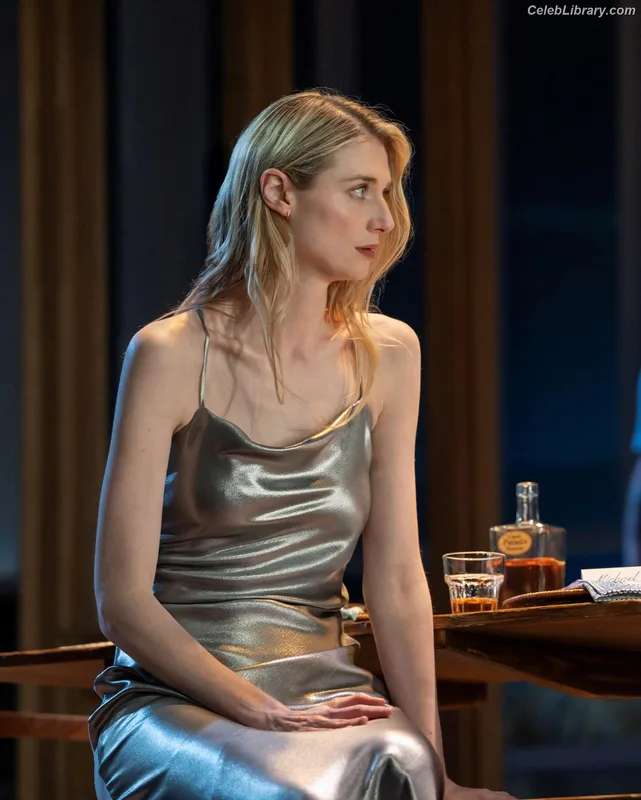 Elizabeth Debicki photo 8 of 335