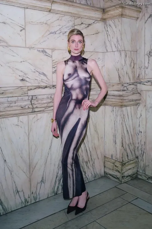Elizabeth Debicki photo 20 of 335