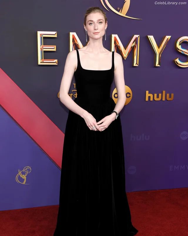 Elizabeth Debicki photo 4 of 335