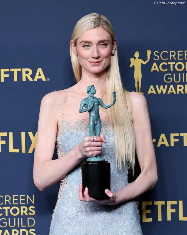 Elizabeth Debicki photo 7 of 335