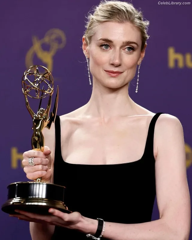 Elizabeth Debicki photo 12 of 335