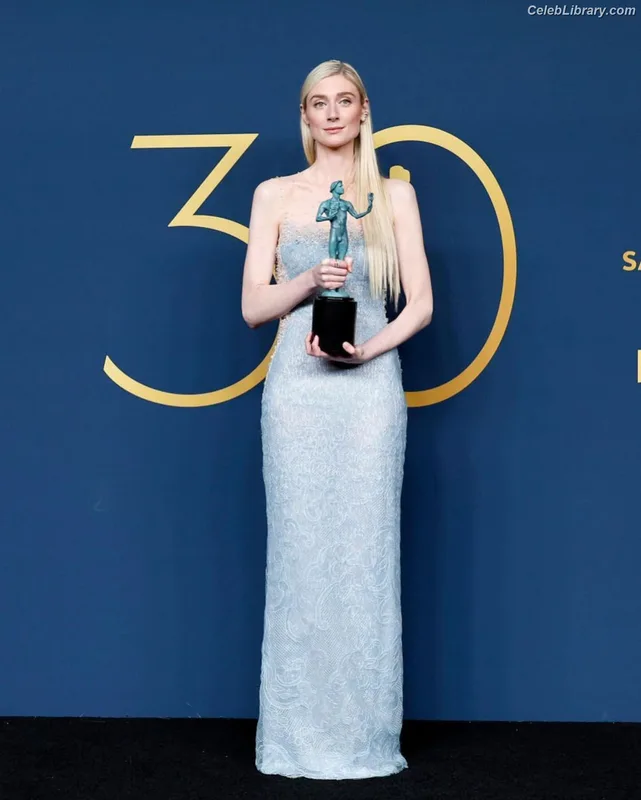 Elizabeth Debicki photo 13 of 335
