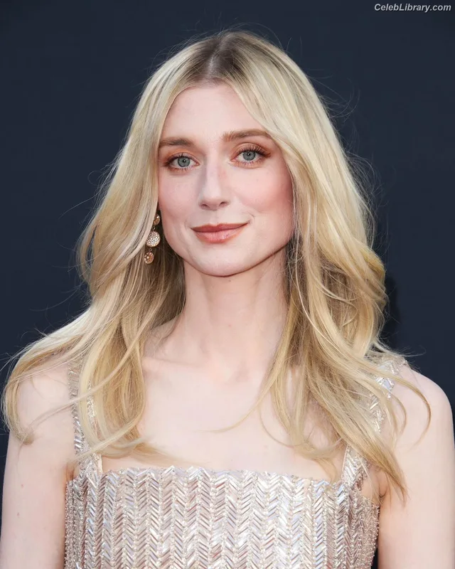 Elizabeth Debicki photo 19 of 335