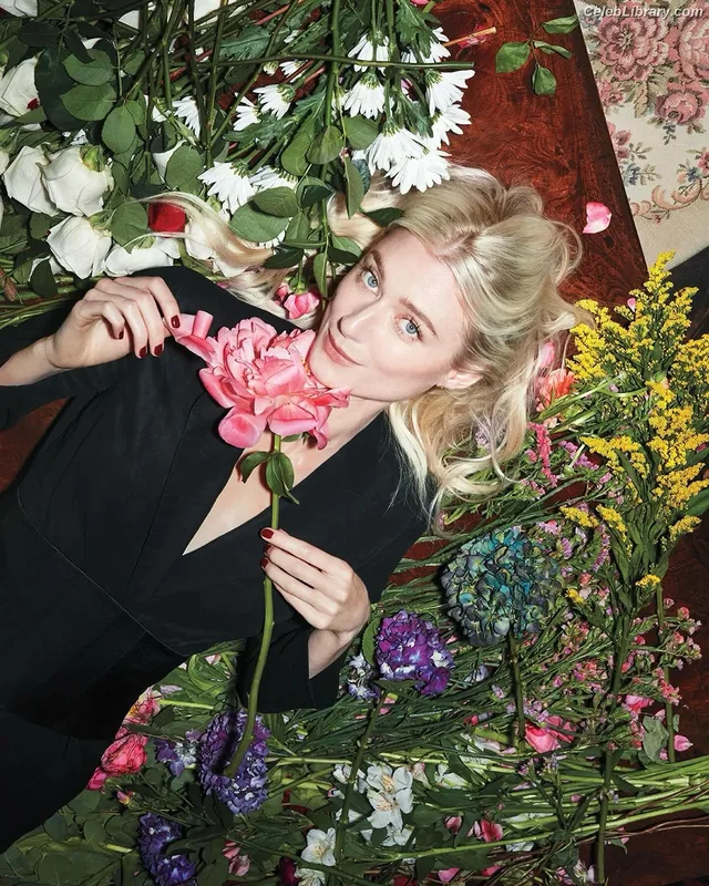 Elizabeth Debicki photo 21 of 335