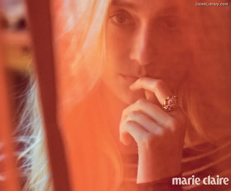 Elizabeth Debicki photo 24 of 335