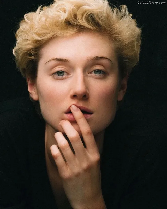Elizabeth Debicki photo 11 of 335