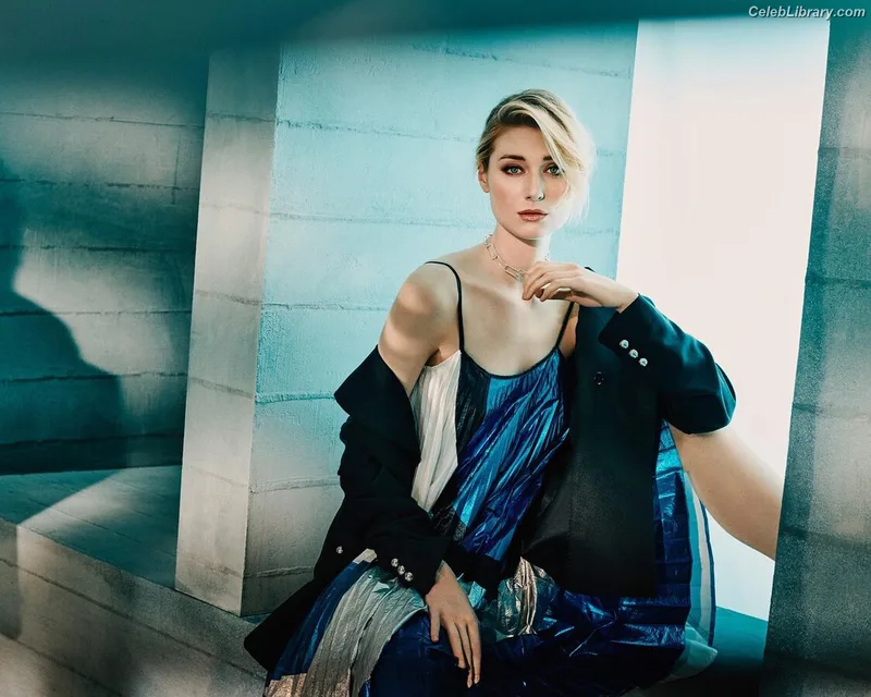 Elizabeth Debicki photo 13 of 335