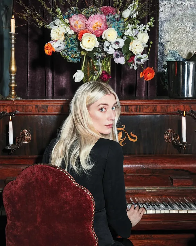 Elizabeth Debicki photo 19 of 335