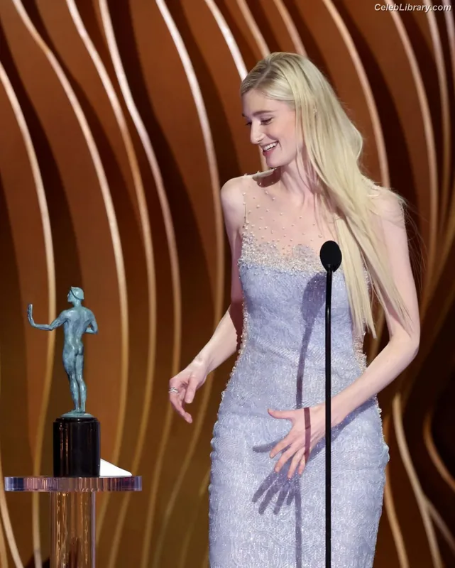 Elizabeth Debicki photo 21 of 335
