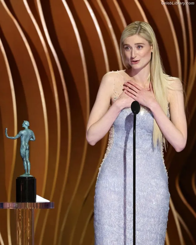 Elizabeth Debicki photo 23 of 335
