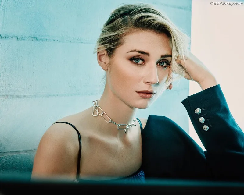 Elizabeth Debicki photo 24 of 335