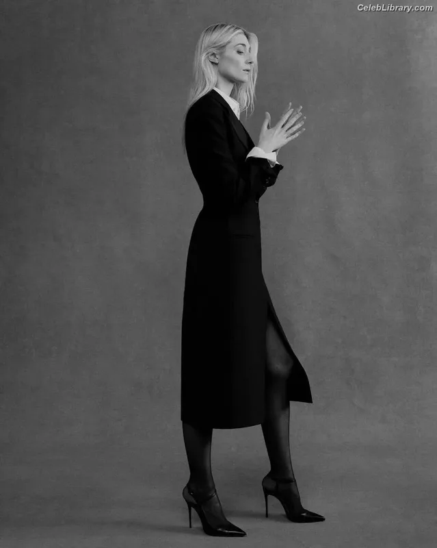 Elizabeth Debicki photo 2 of 335