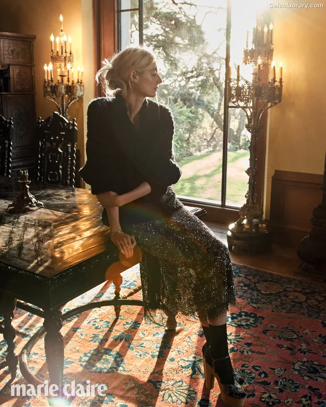 Elizabeth Debicki photo 6 of 335