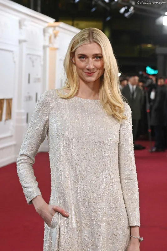 Elizabeth Debicki photo 8 of 335