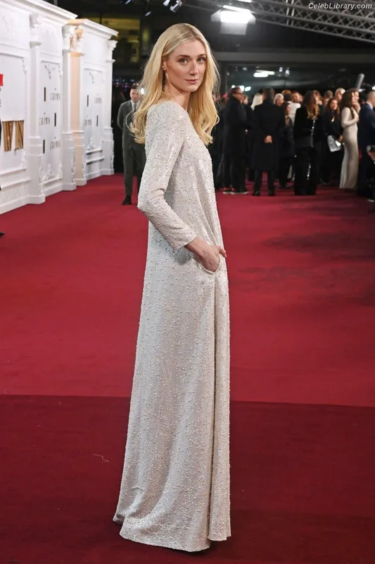 Elizabeth Debicki photo 12 of 335