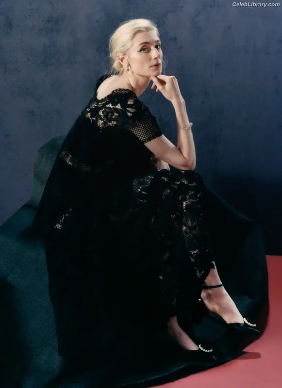 Elizabeth Debicki photo 22 of 335