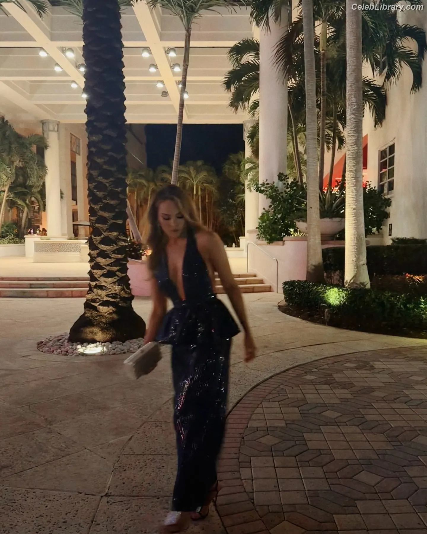 Elizabeth Gillies photo 19 of 680