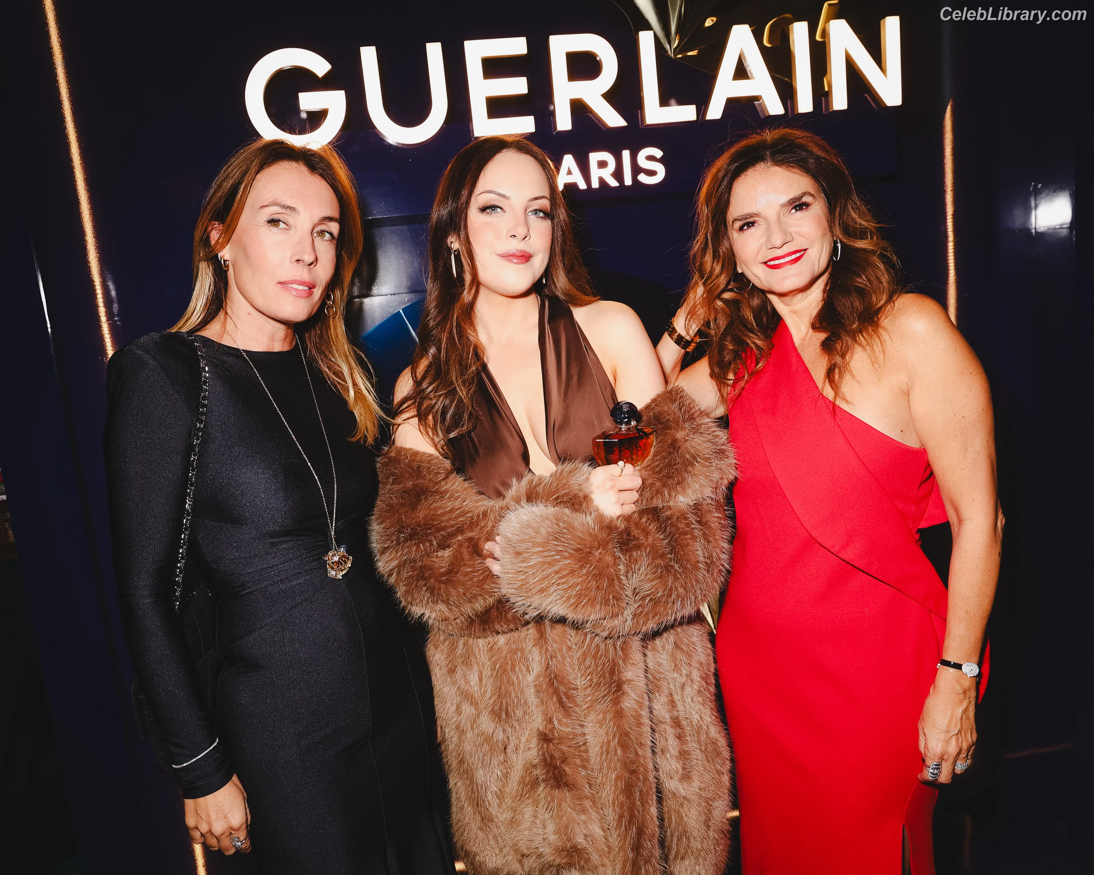 Elizabeth Gillies photo 21 of 680