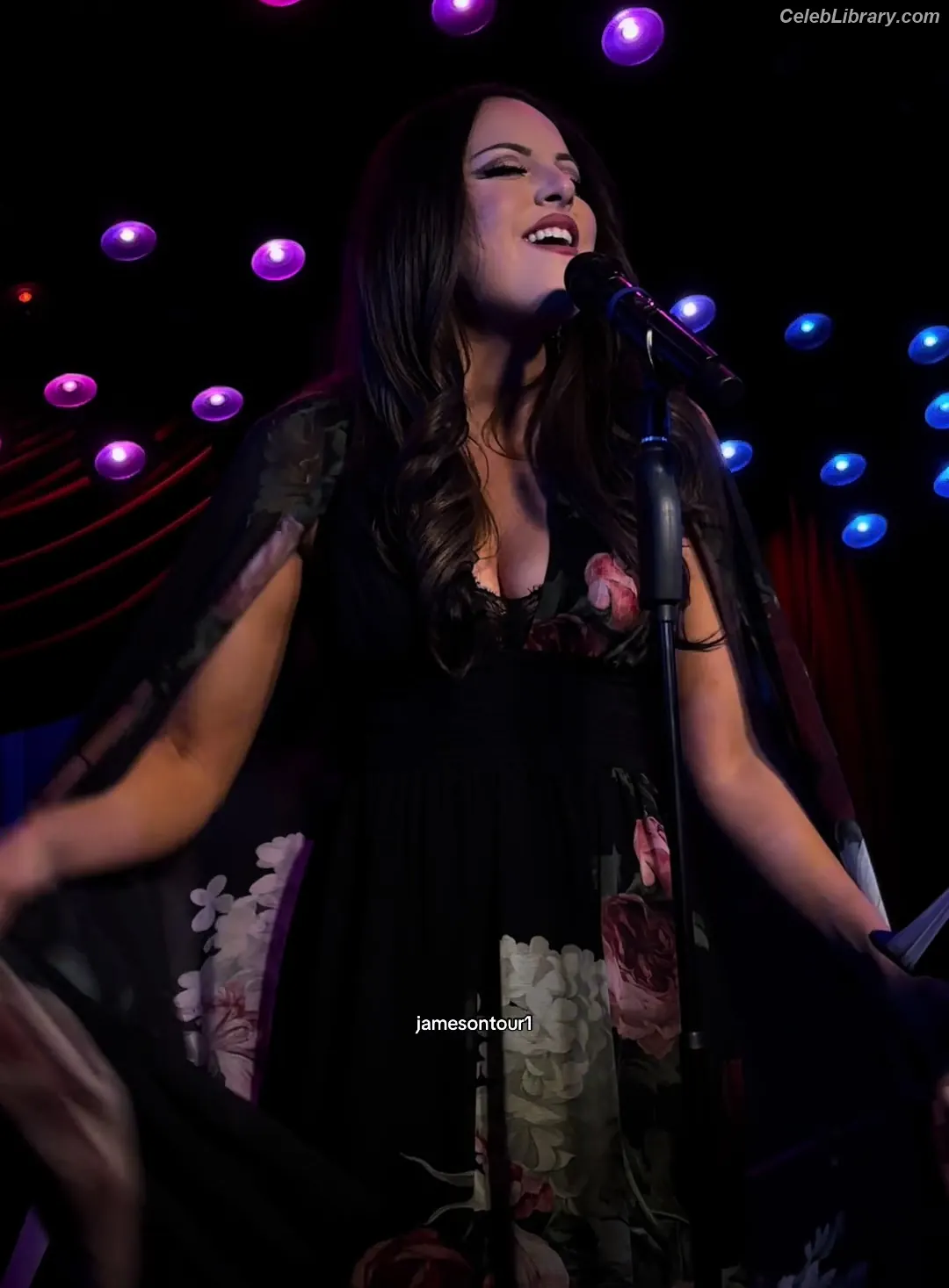 Elizabeth Gillies photo 8 of 680
