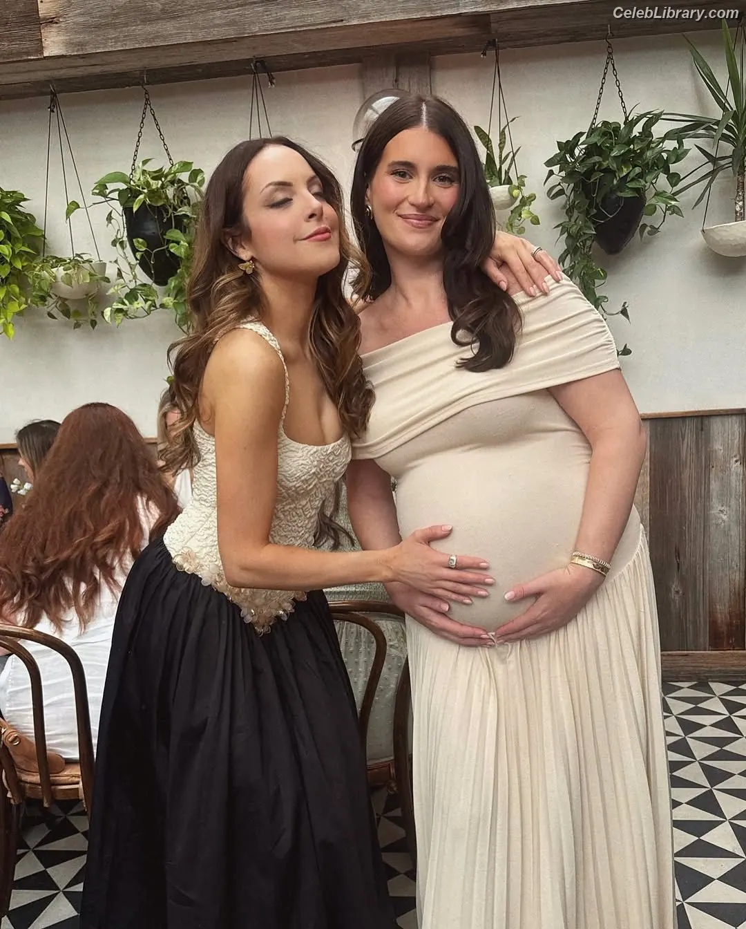 Elizabeth Gillies photo 22 of 680