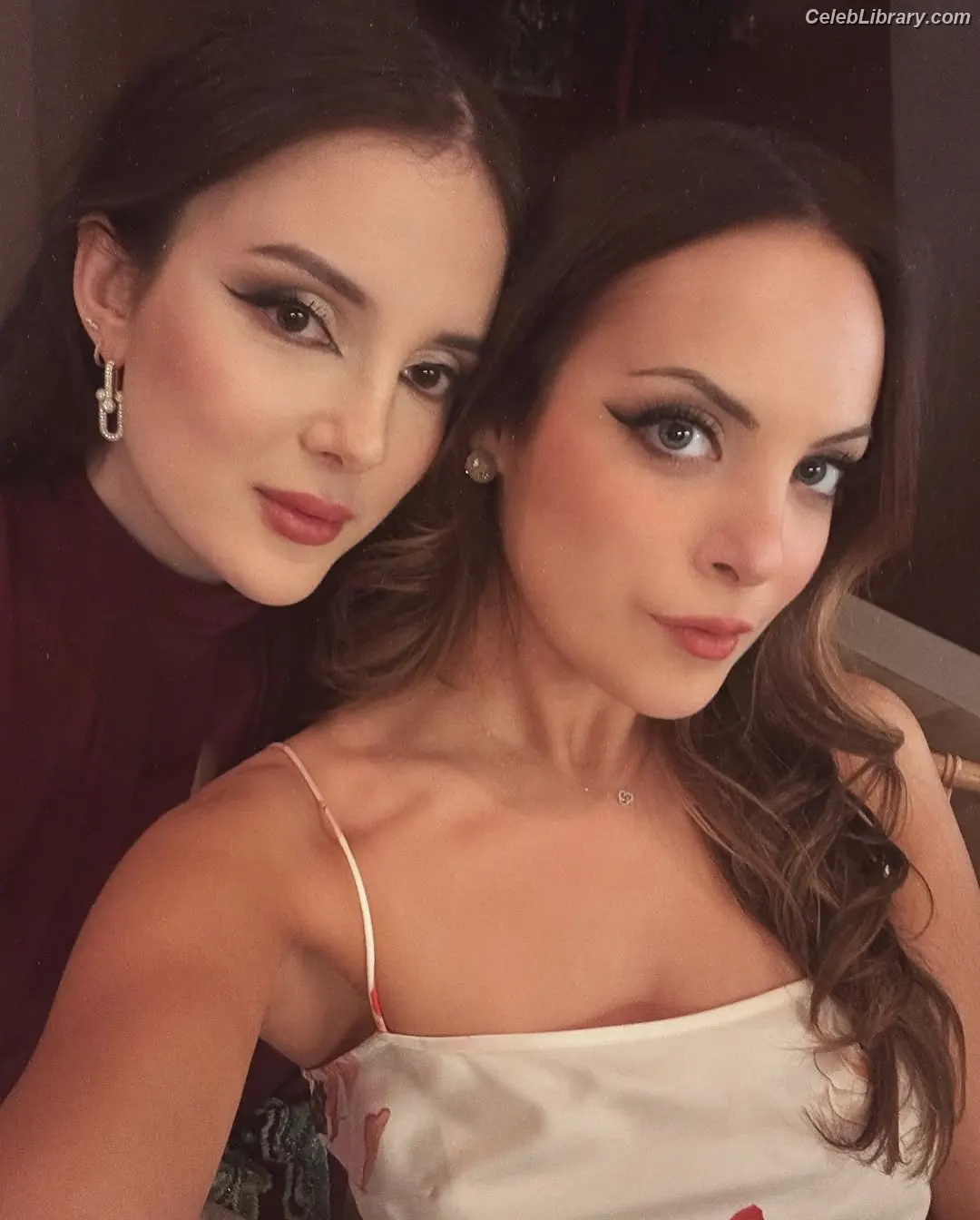 Elizabeth Gillies photo 23 of 680