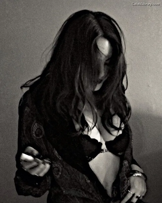 Elizabeth Gillies photo 17 of 680
