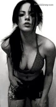 Elizabeth Gillies photo 20 of 680