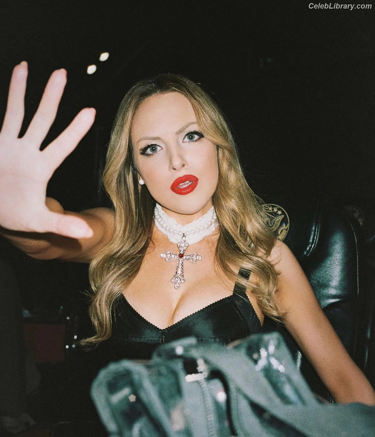 Elizabeth Gillies photo 21 of 680